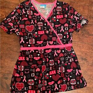 Heart print scrub top